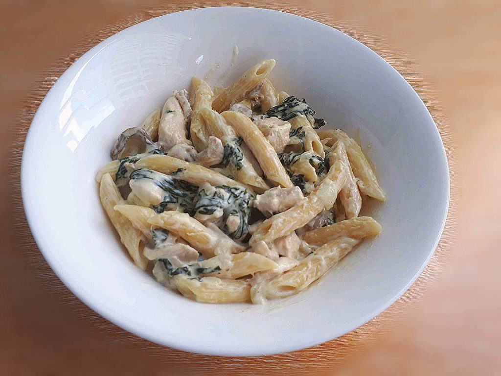 A recipe of a delicious Chicken Alfredo Pasta which has chicken, mushroom, spinach, and cheddar & Parmesan cheese