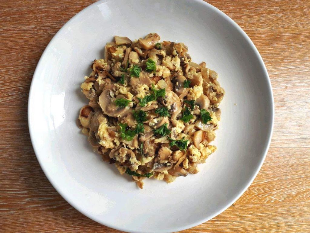 A recipe of a Scrambled eggs with mushrooms and onions