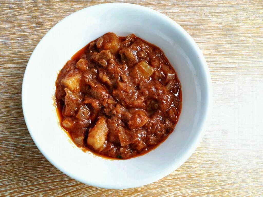 Galayet Bandora beef with tomato sauce and potatoes in a bowl