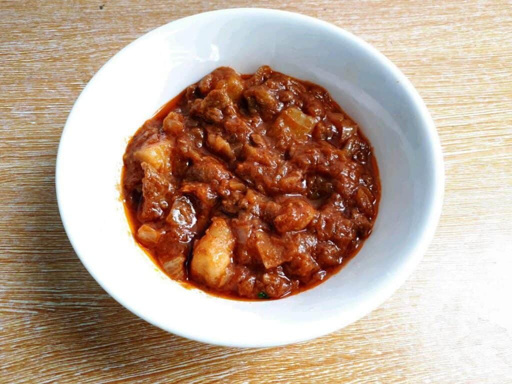 Galayet Bandora beef with tomato sauce and potatoes in a bowl