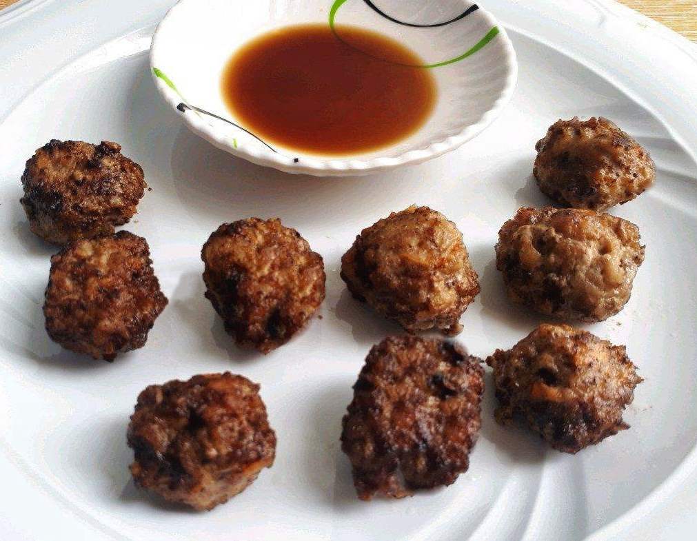 This Filipino Bola-Bola Recipe Makes the Perfect Meatballs