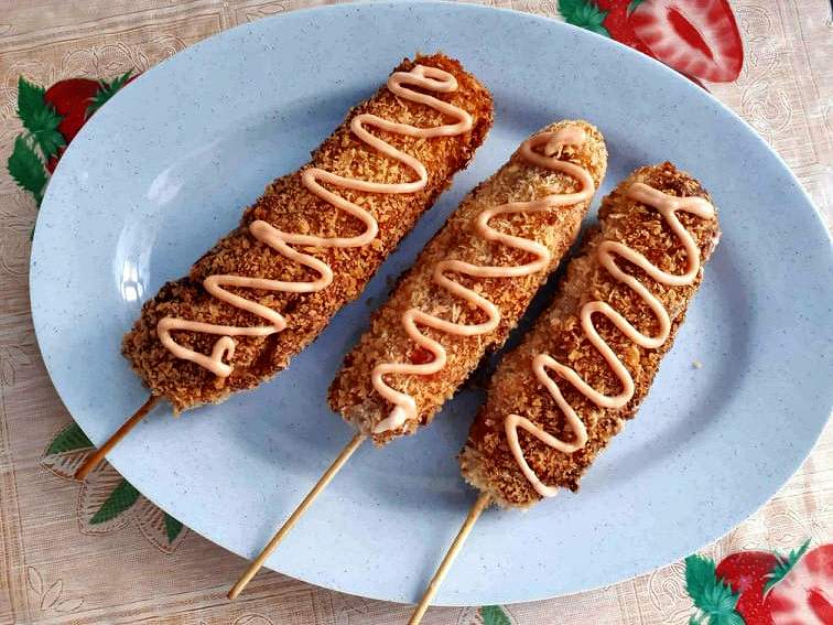 Korean Mozzarella Corn Dog Recipe that is coated in batter & breadcrumb and drizzle with mayo ketchup sauce