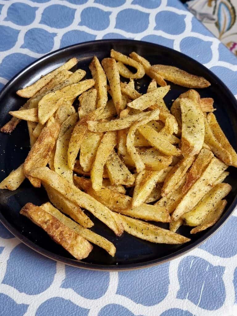 Turkish fries: delicious golden potato strips with a flavorful twist of Middle Eastern spices.



