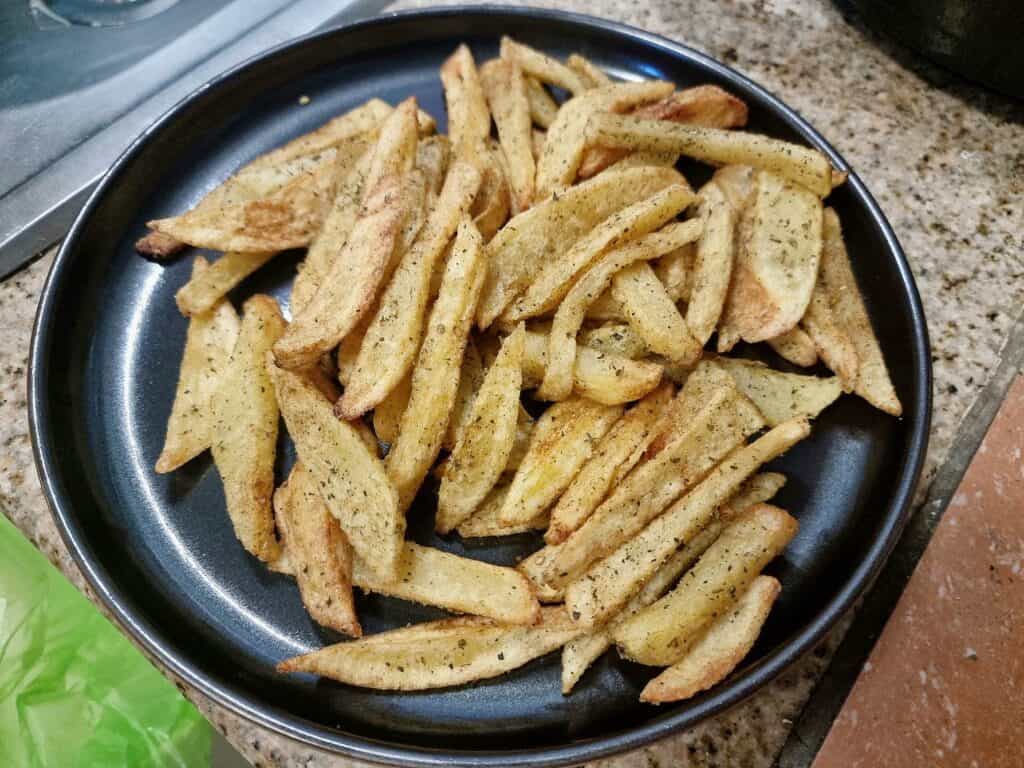 Turkish fries: delicious golden potato strips with a flavorful twist of Middle Eastern spices. 