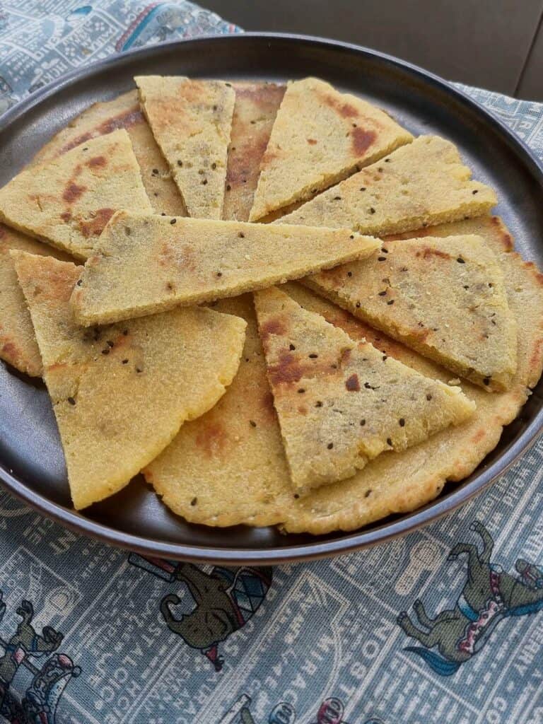 Algerian flatbread kesra with 8 pieces served on a plate 
